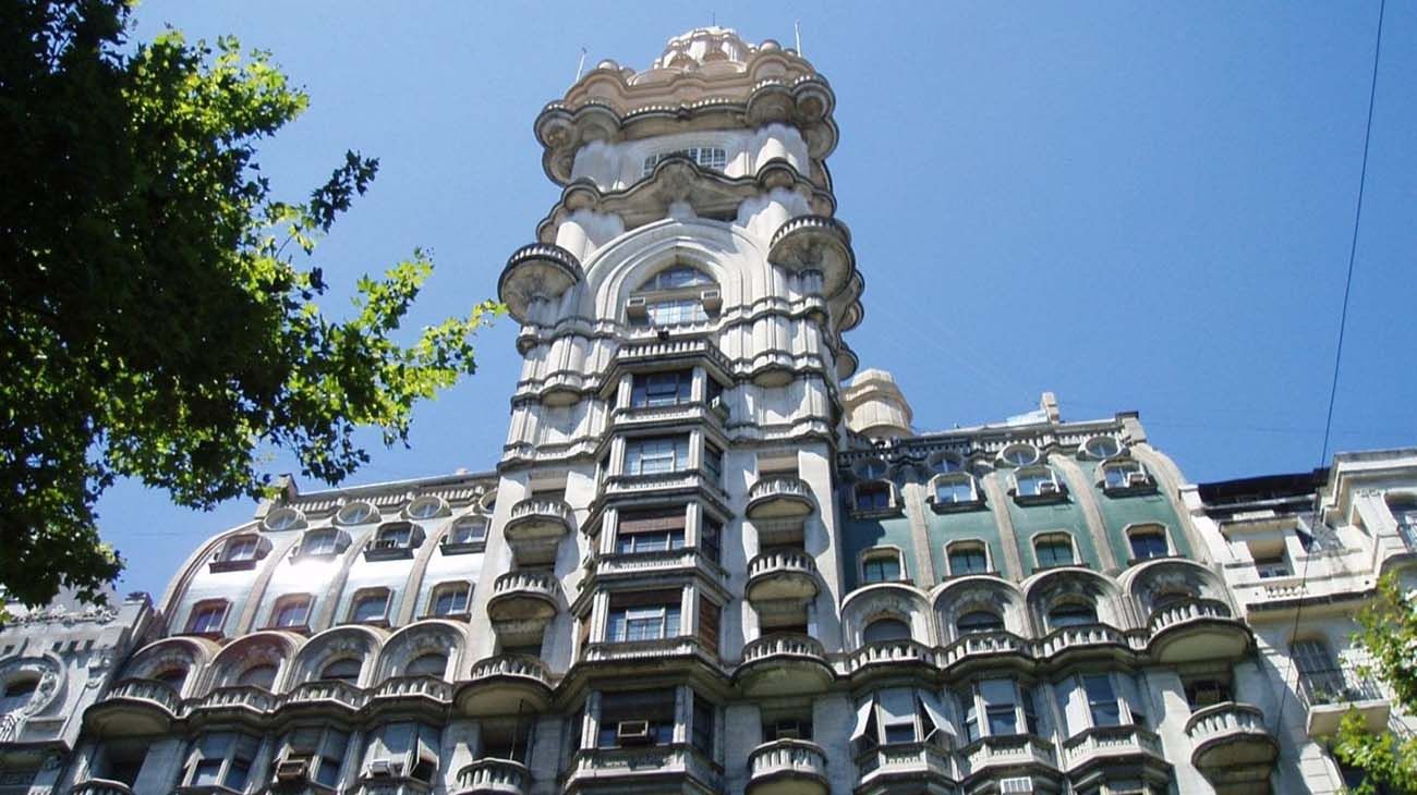 El Palacio Barolo recuperó una escultura perdida que habría contenido las cenizas de Dante Alighieri