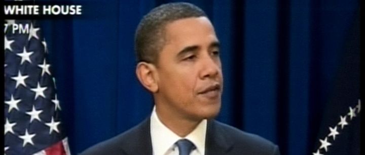 Obama no habló de WikiLeaks, pero congeló los salarios públicos