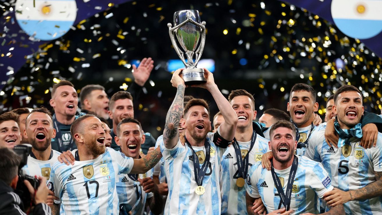 "Bajá los precios" y "El que no salta es un inglés": los insólitos festejos argentinos en Wembley