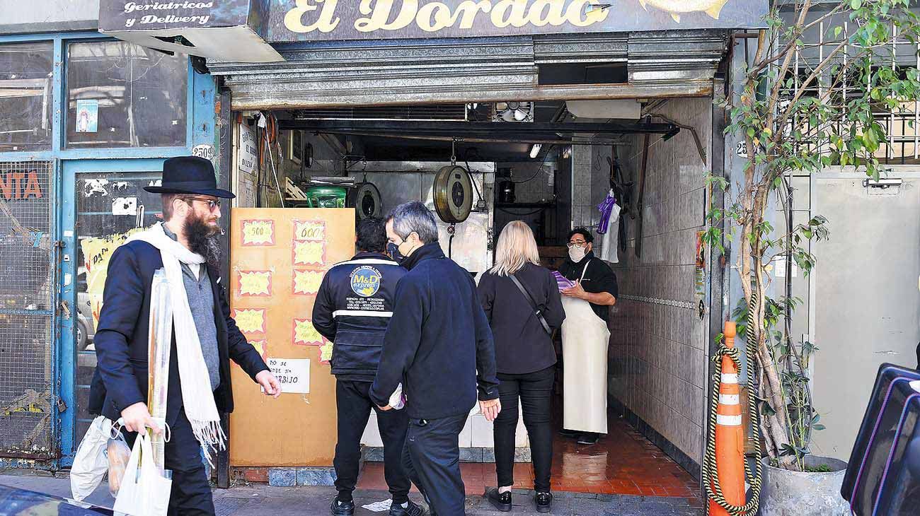 El pescadero católico que construyó su clientela entre la ortodoxia judía
