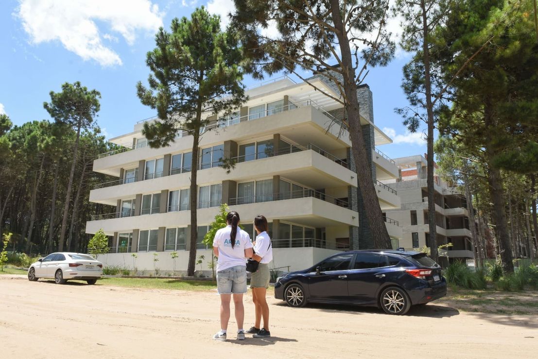 Detectan 200 viviendas y 25 edificios que figuraban como baldíos en Pinamar y Cariló