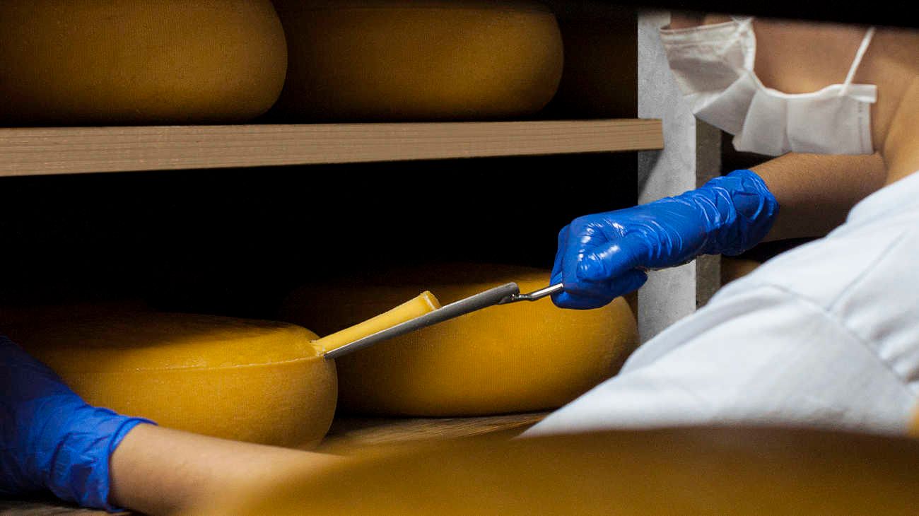 Con precios por encima de $1500 el kilo, el queso ahora se consume "en pedacitos"