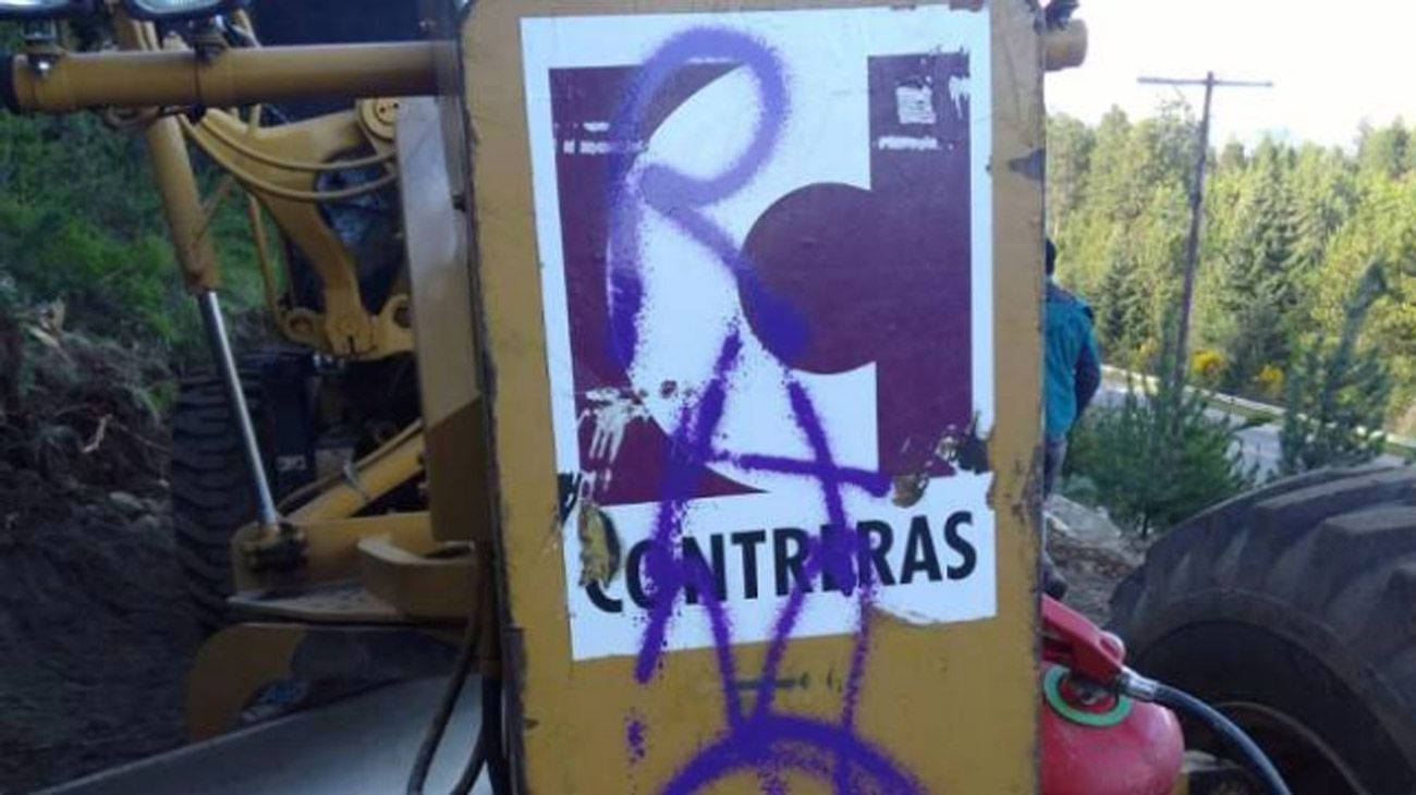Aparecen pintadas mapuches en un gasoducto en Chubut