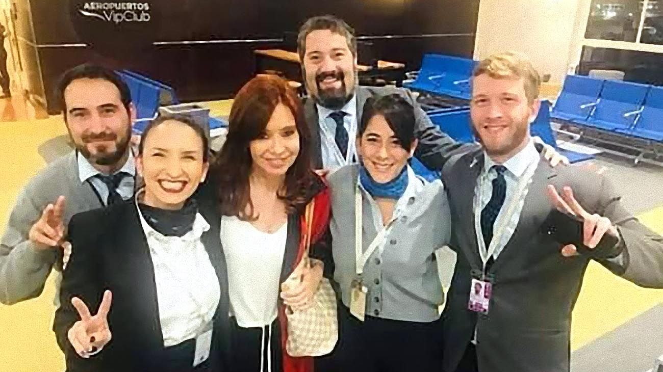 En Cuba, CFK se dedica a su hija y pone un freno al armado electoral