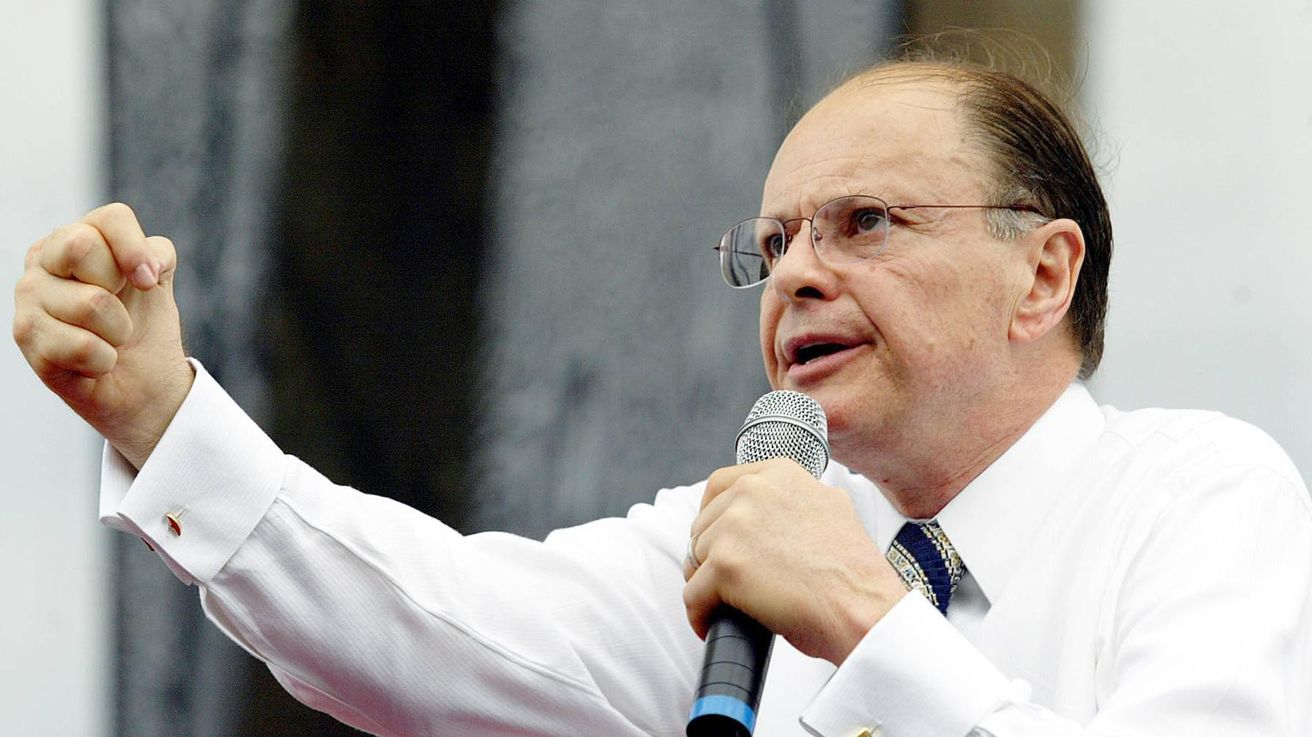 Edir Macedo, el millonario pastor "dueño" del éxito de la TV "Jesús"