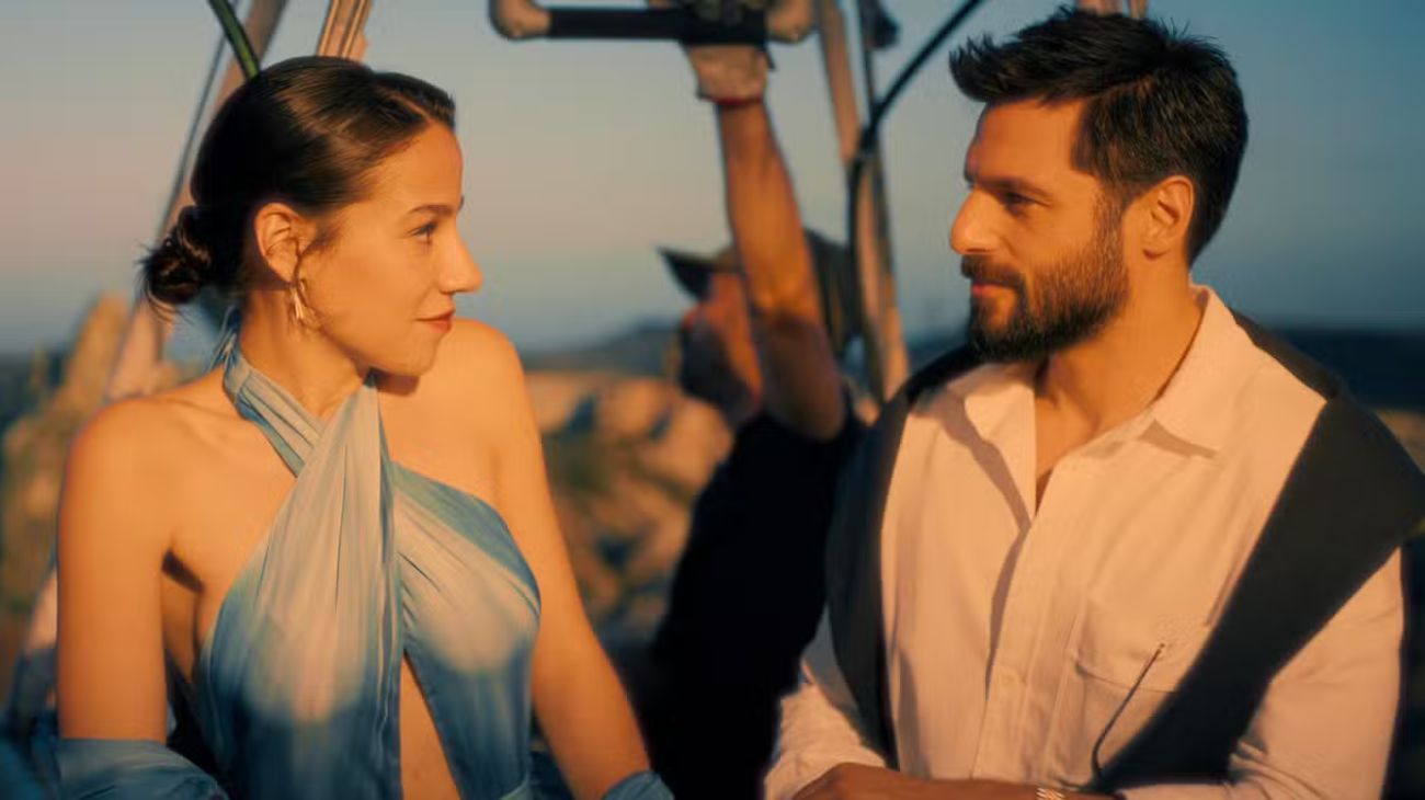 Netflix estrenó una película de estilo novela turca que es furor: romance, secretos y realeza
