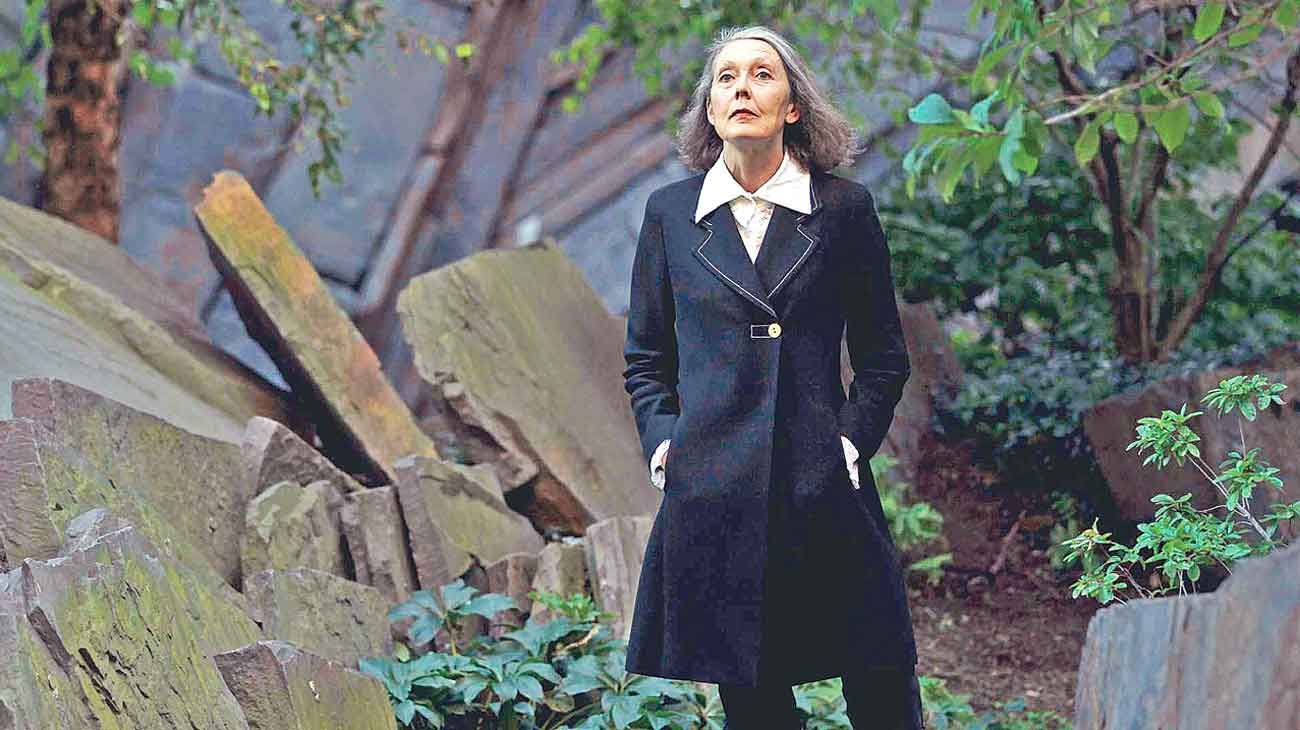Premian en México a Anne Carson