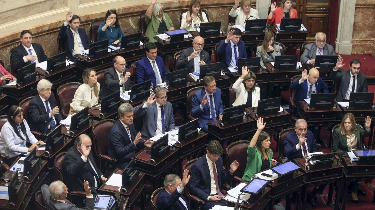 Los senadores aceptaron un aumento de sueldo del 6,5% y Milei los repudió: "Una traición al pueblo argentino"