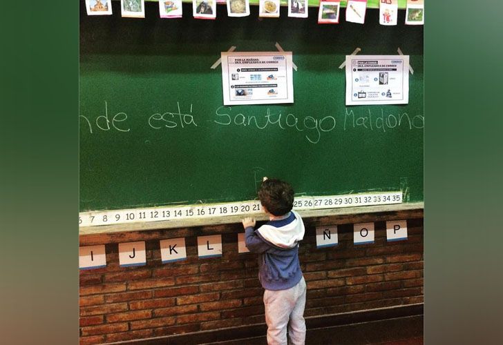 En los pizarrones de las aulas donde se votó pidieron por Santiago Maldonado