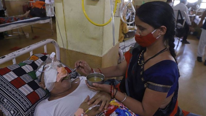 Pandemia, epidemia y ciclones: la combinación de golpes que sufre India