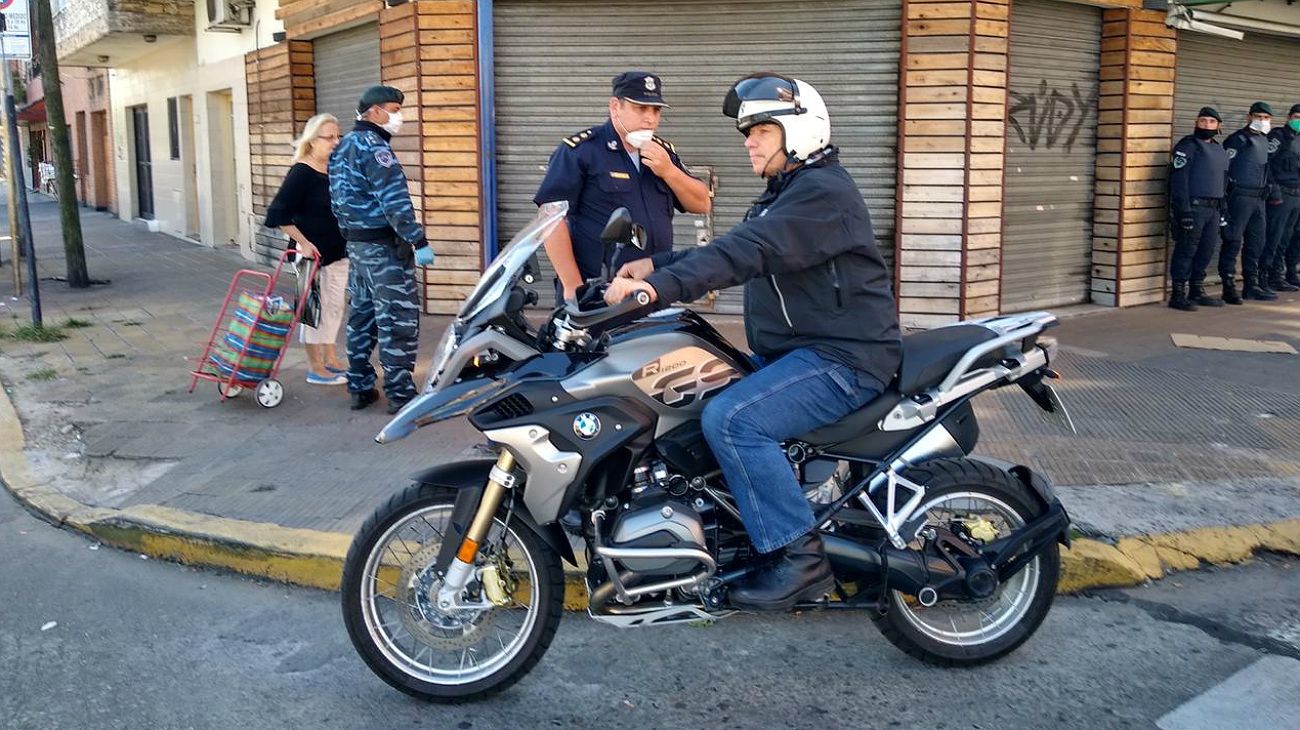 Berni salió en moto a controlar los operativos en los bancos