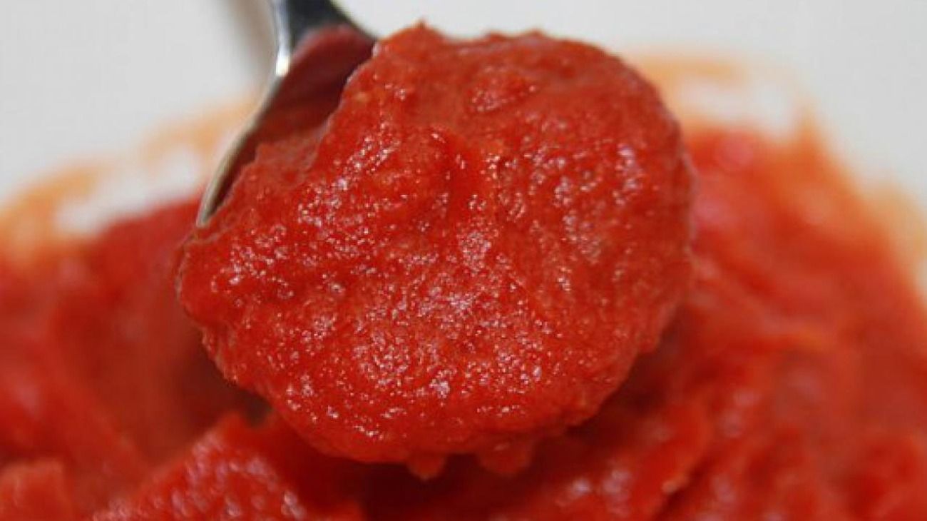 La Anmat prohibió la venta de dos marcas de tomate triturado
