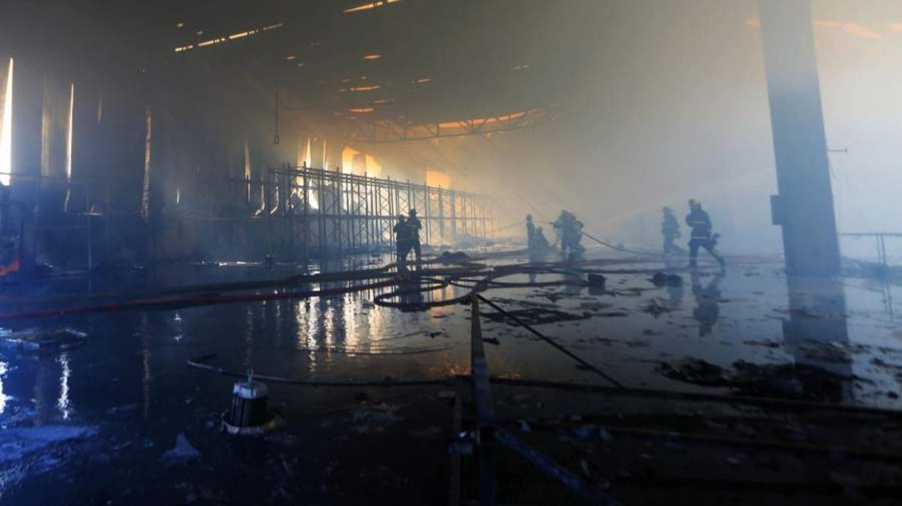 Chile: se renovó el toque de queda y hubo cinco muertos tras un incendio