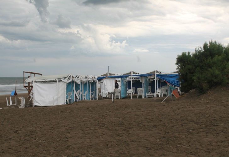 Conmoción en las playas de Villa Gesell por la caída de un rayo mortal