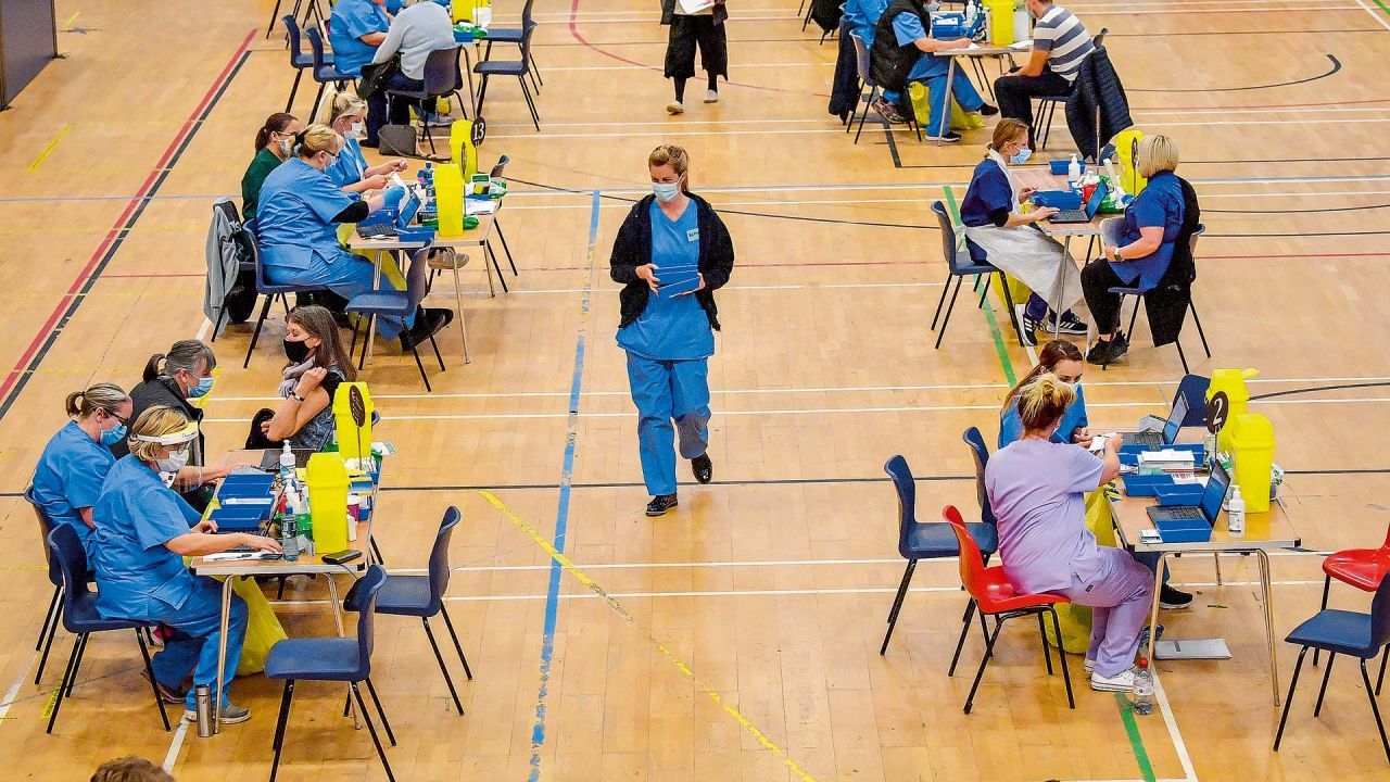 La vacuna Sputnik V es efectiva contra la variante británica, confirmó un especialista