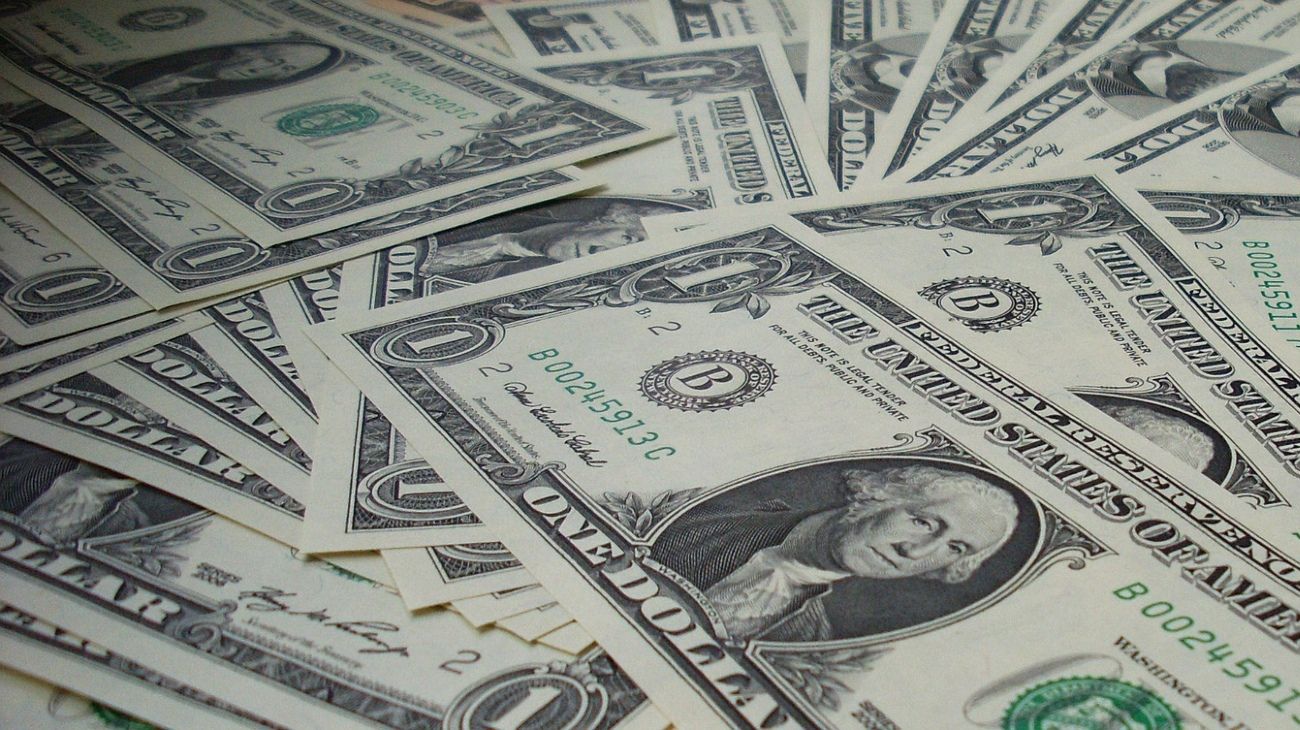 El dólar blue iguala su máximo histórico y los analistas prevén que seguirá aumentando