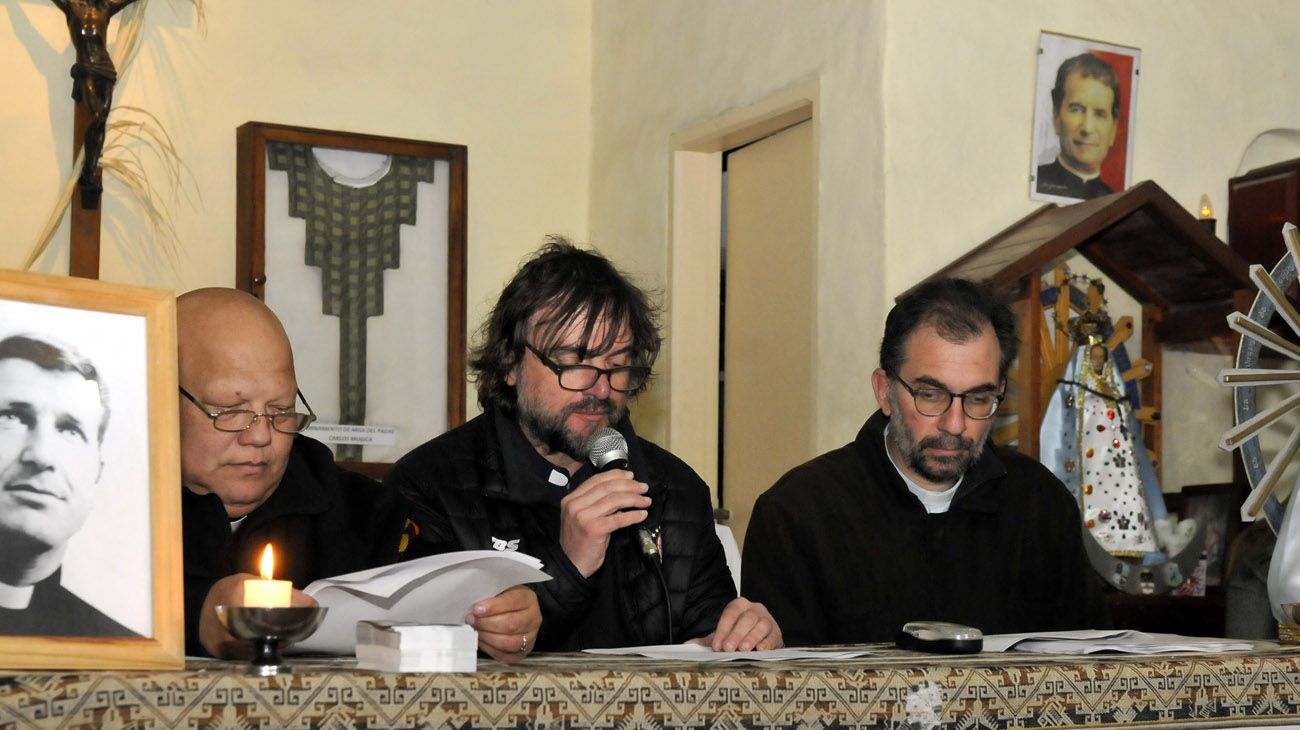 Curas villeros presentaron "hogares de asistencia" como alternativa al aborto