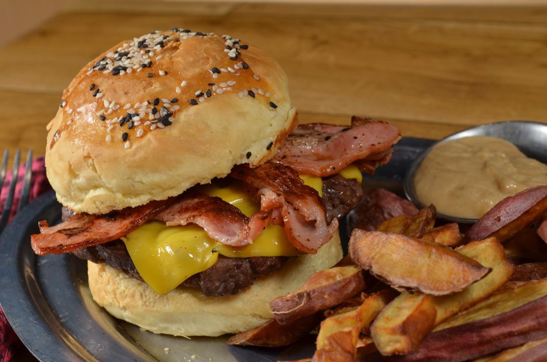 Conocé la receta perfecta para hacer una hamburguesa agridulce