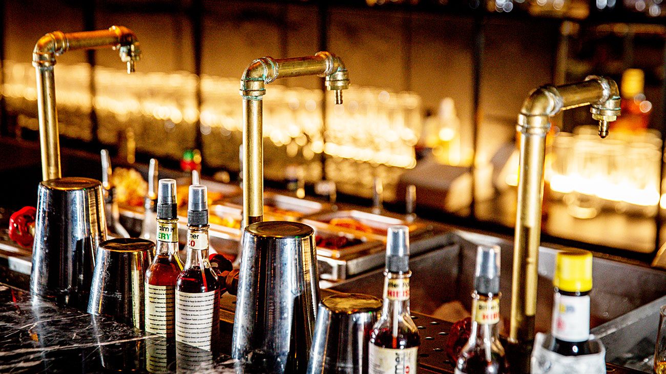 Listos para tomar: llegan los bares que sirven tragos desde canillas