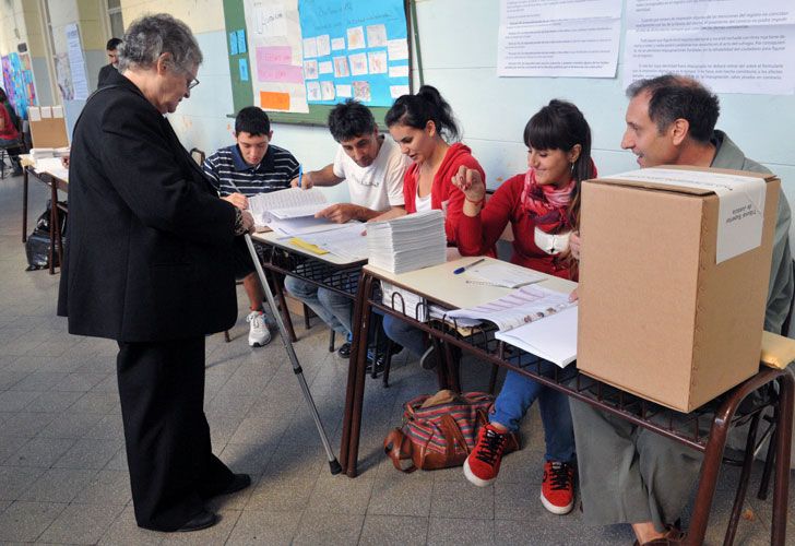 Cerraron los comicios: adelantan una pelea voto a voto en Provincia de Buenos Aires