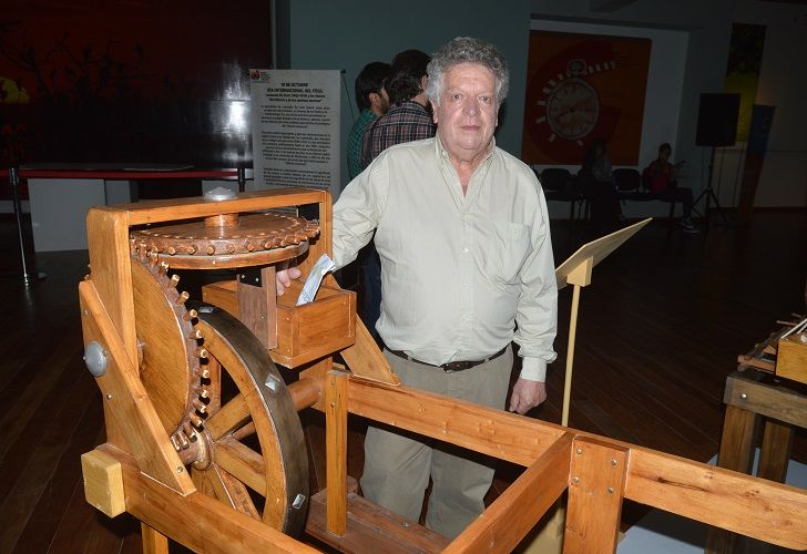 Exponen en Córdoba réplicas de las máquinas que diseñó Da Vinci