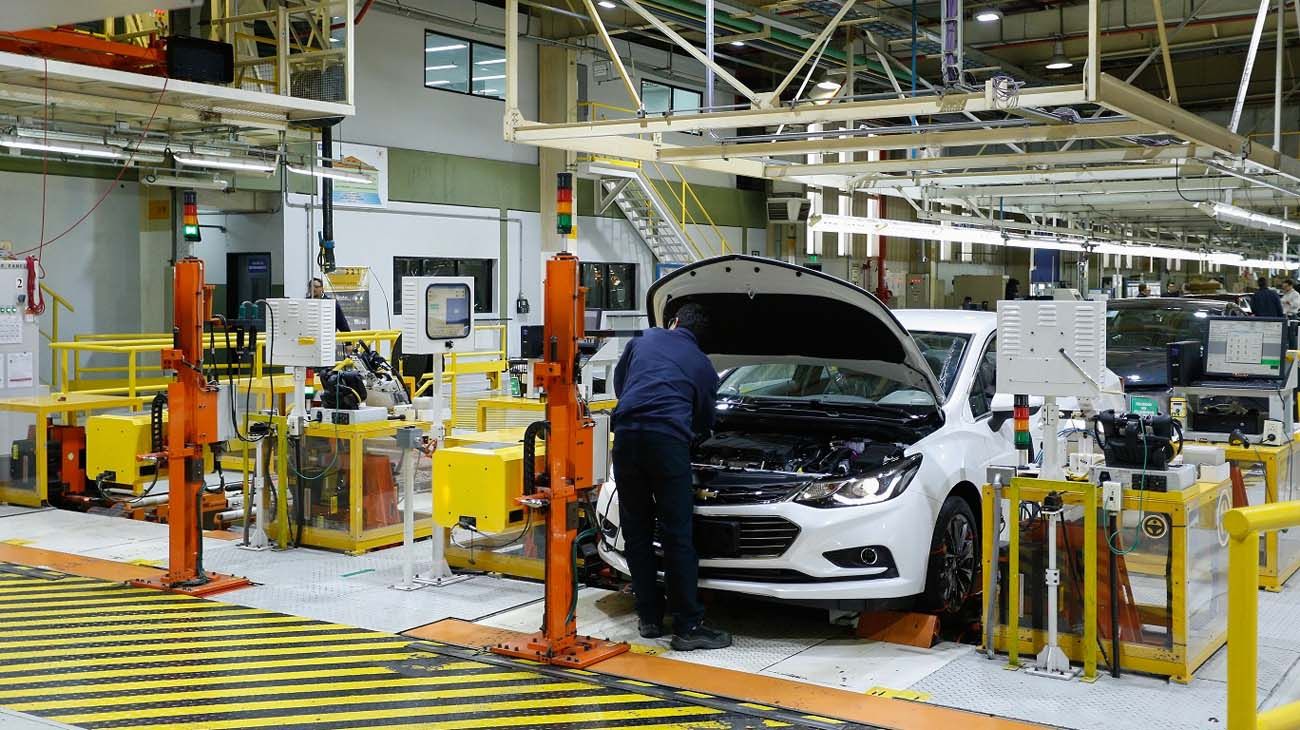 Lejos de la recuperación en V: la industria cayó un 20,1% interanual en junio