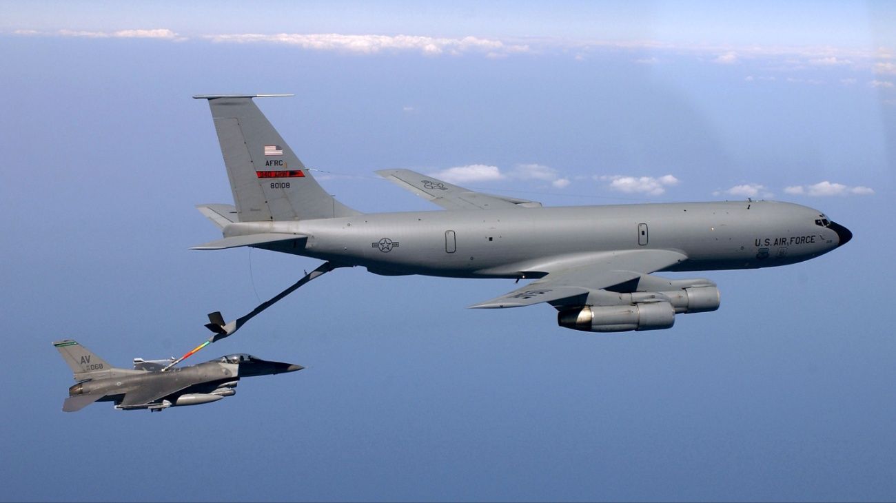 Un avión militar estadounidense de reabastecimiento de combustible se estrelló en el oeste de Irak