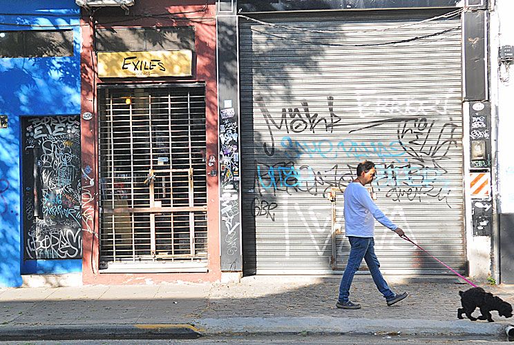 En Palermo se quejan por las pintadas en los locales