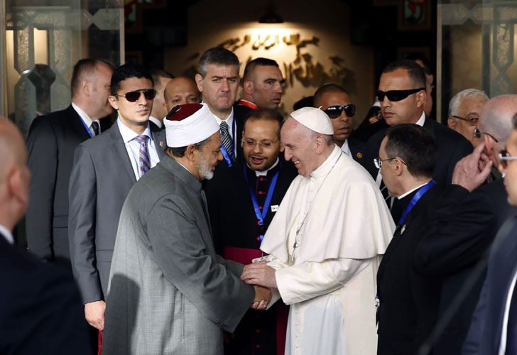Francisco condenó al terrorismo en Egipto, blindado por su visita