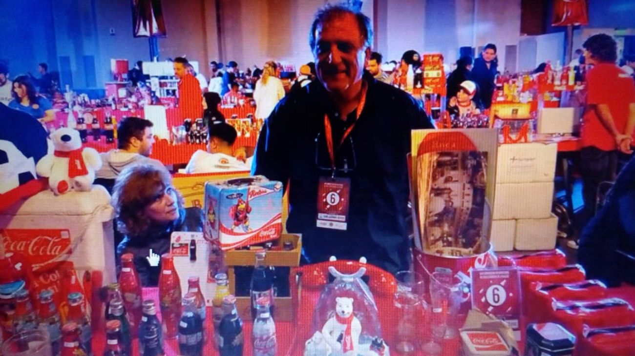 Las botellas de Coca-Cola más curiosas, en manos de un argentino