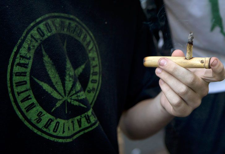 La Defensoría del Pueblo Bonaerense pidió leyes para evitar la persecución a consumidores de marihuana