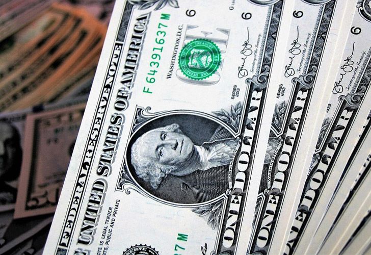 El dólar volvió a subir: cerró a $24,80