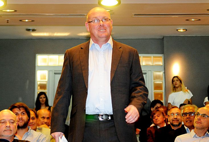Para una leyenda de las estafas, faltan controles en las finanzas