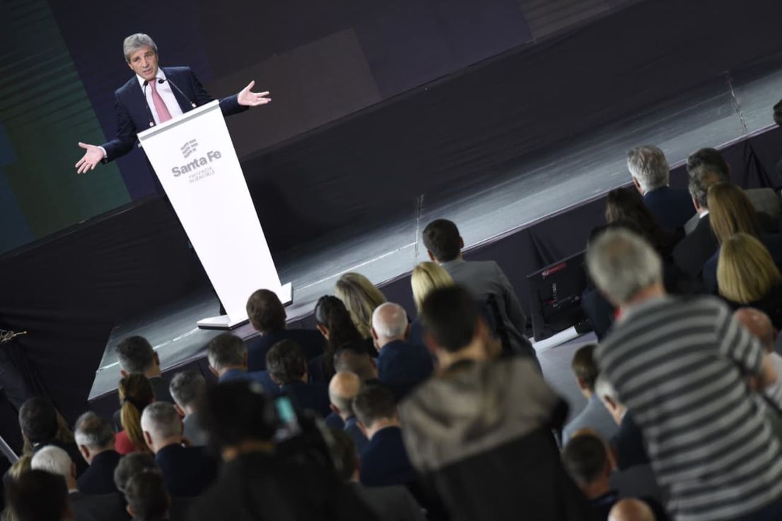 Caputo en Rosario: “No podemos movernos ni un centímetro de este camino”