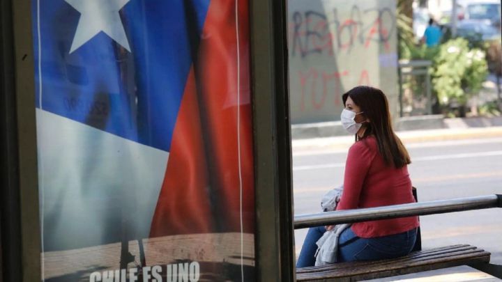 Un estudio asegura que una vacuna que aplica Chile tiene sólo 3% de eficacia en su primera dosis