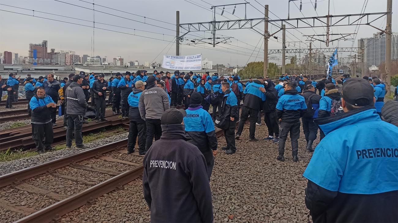 El tren Roca interrumpido por un corte de vías