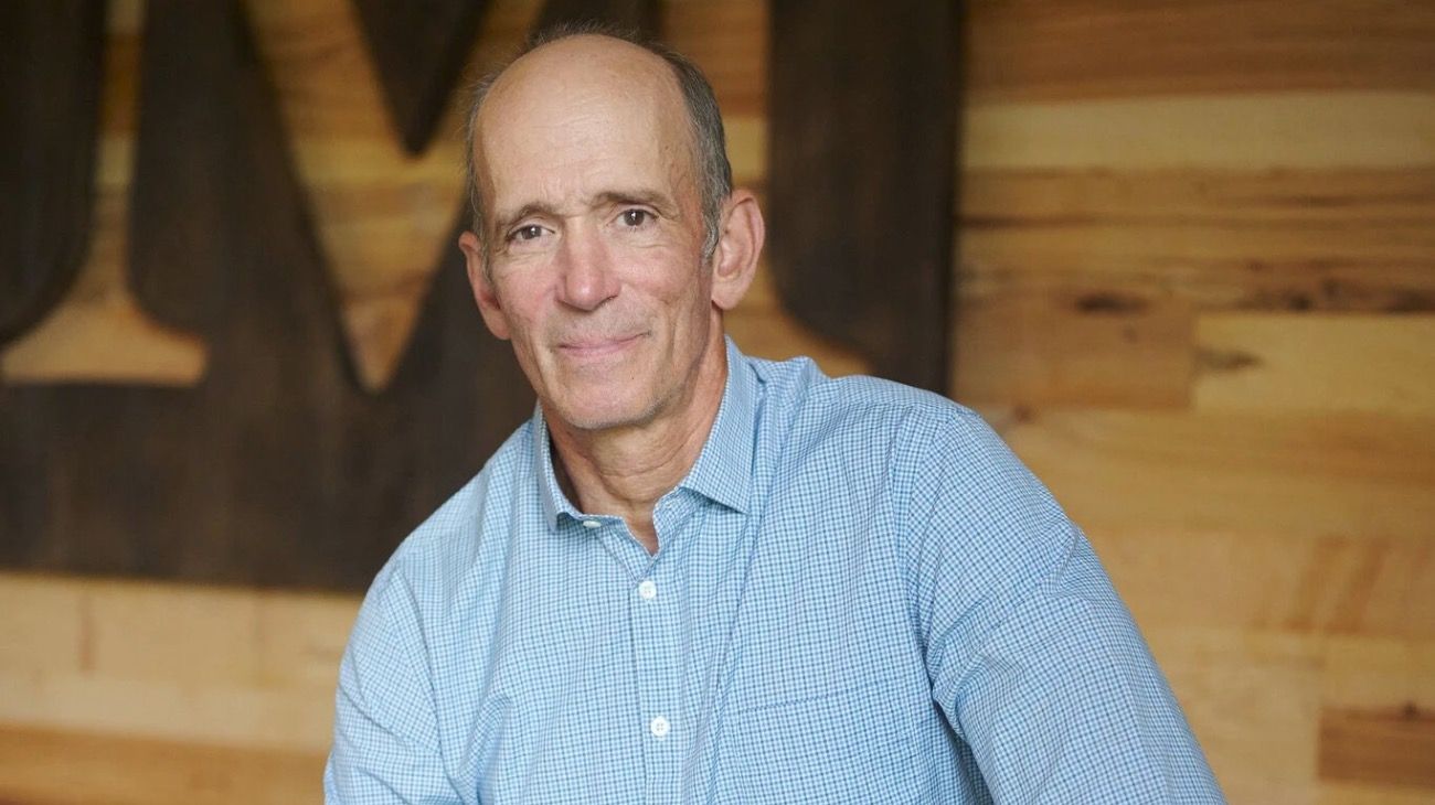 Quién es el Dr. Joseph Mercola, el gurú antivacunas de políticos y celebridades en EEUU