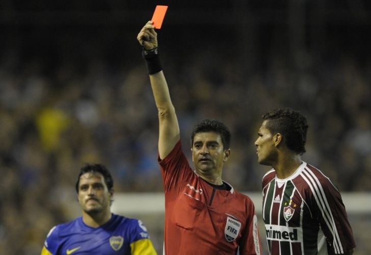 Acusan al árbitro de "jugar para Boca"