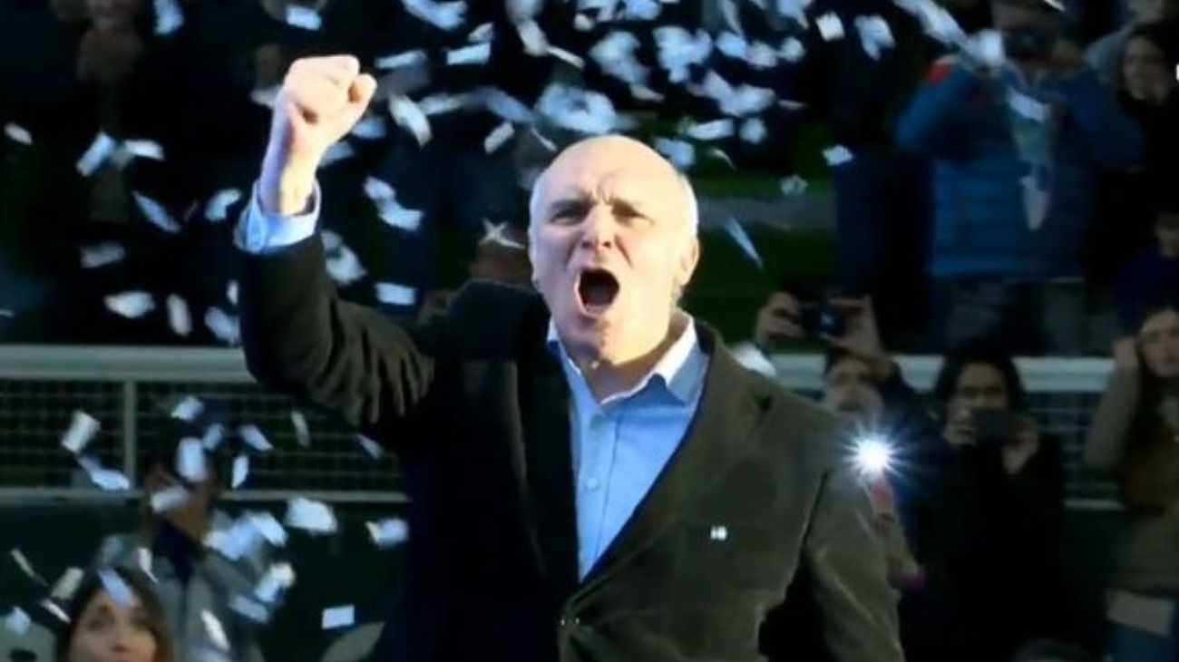 José Luis Espert quiere dar el golpe: se lanzó en Ferro con música de Rocky y mucho cotillón