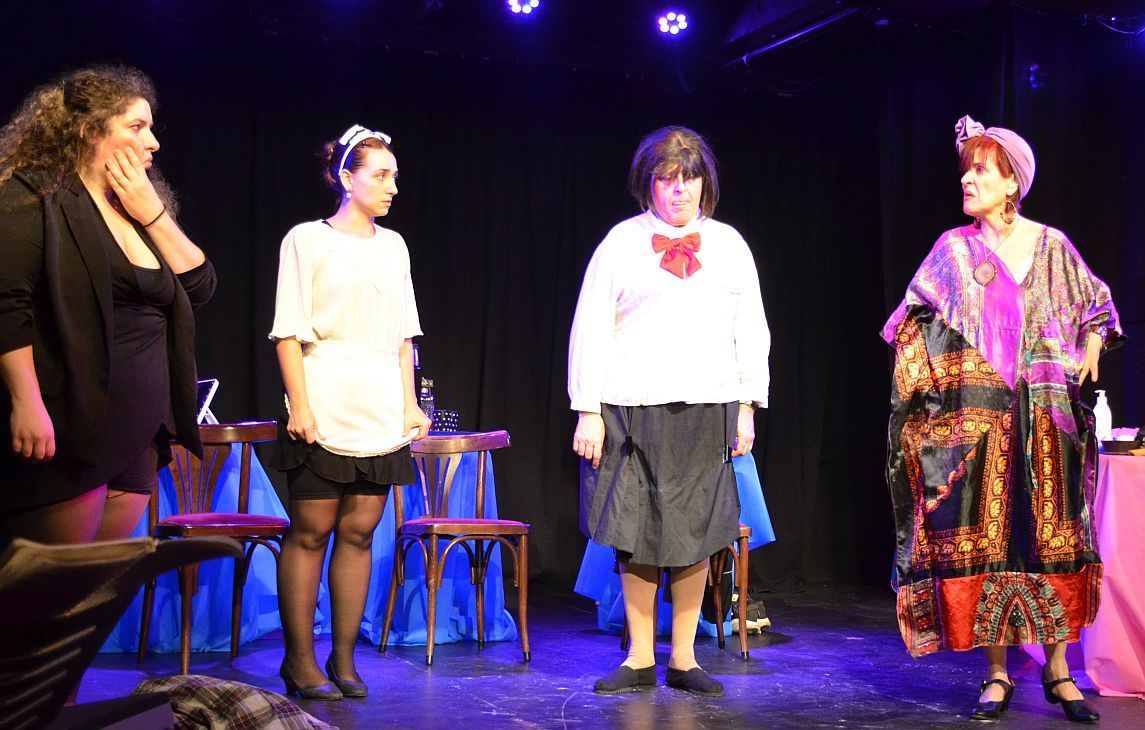 La muerte de Alicia: una comedia donde el público espía el detrás de escena del teatro