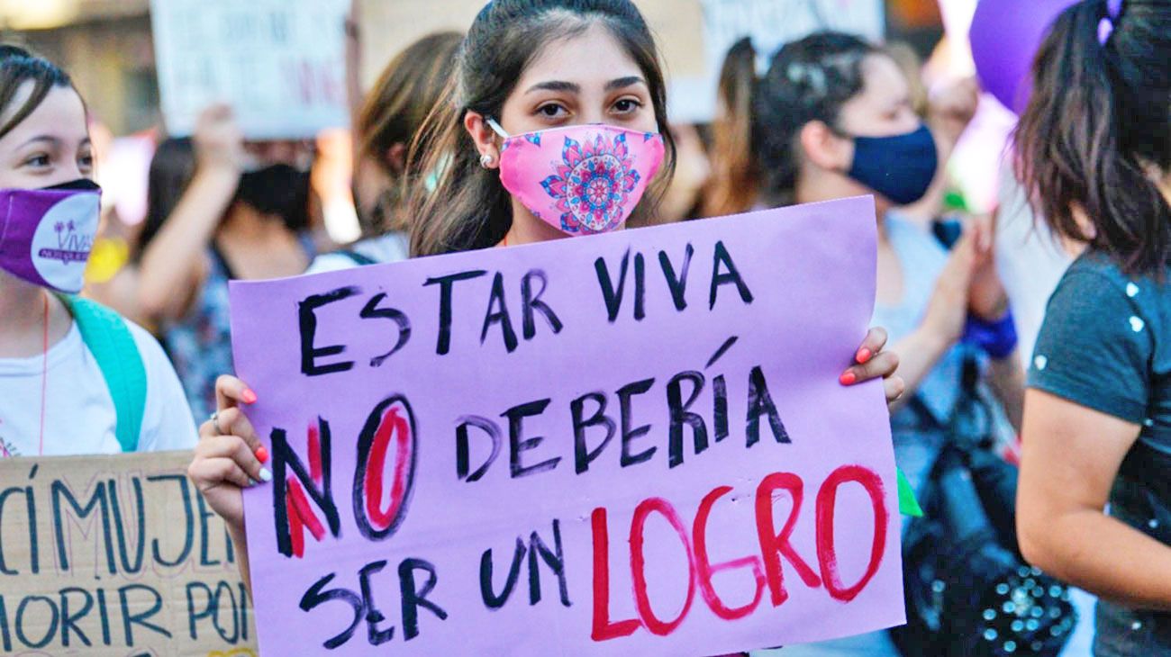 Chaco | Un hombre mató a una mujer de una puñalada en el cuello en una cancha de fútbol