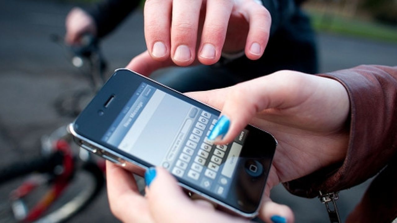 Robo de celulares a adolescentes: qué medidas se aplican para prevenirlo