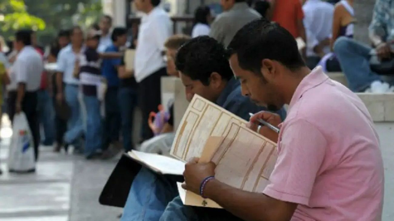 Menos empleo registrado y más monotributistas: el trasvasamiento que caracteriza al mercado laboral