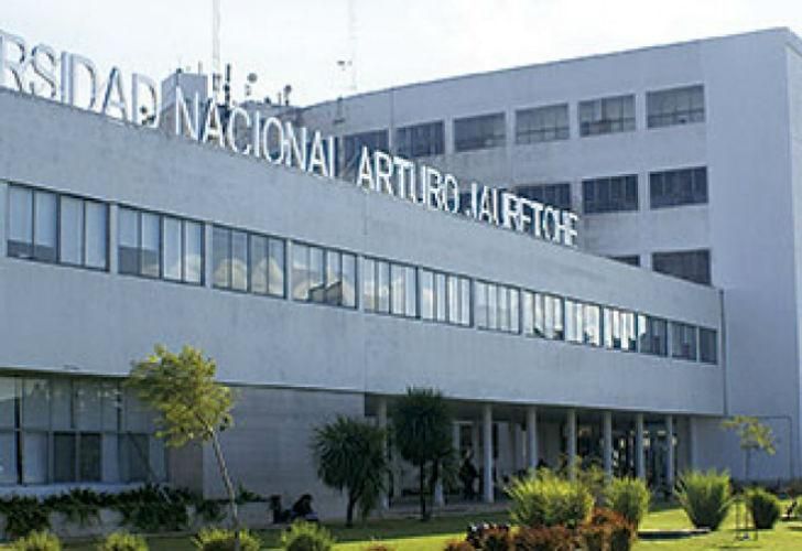 Una profesora de folklore fue acusada de abusar de un menor