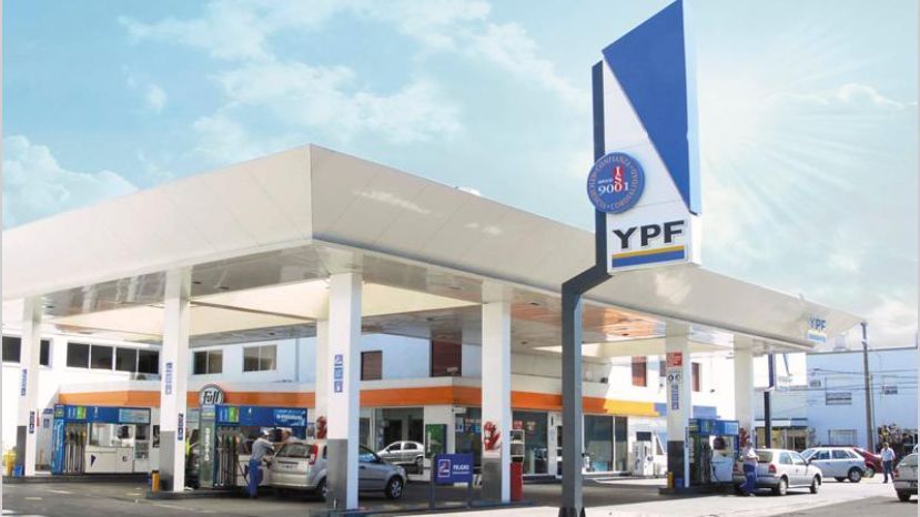 YPF aumentó casi un 5% los combustibles