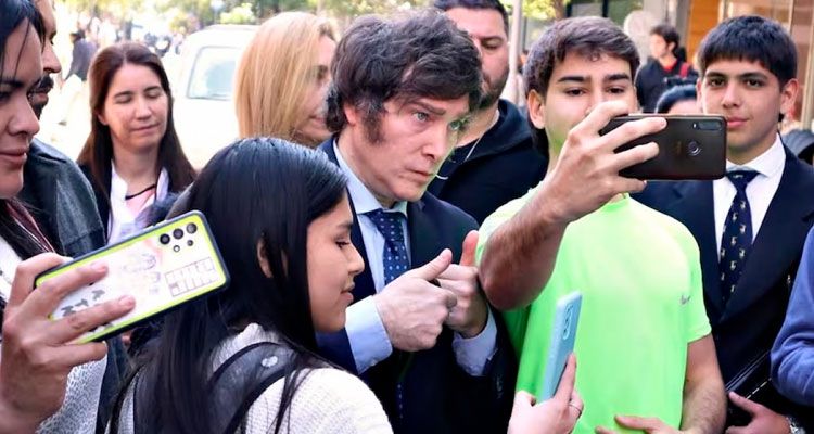 Jóvenes, empleo precario y elecciones: por qué el voto sub 35 que llevó a Milei al poder ya no es lo que era