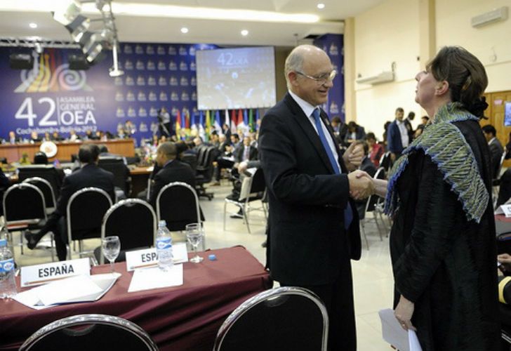 Argentina y Gran Bretaña se dan la mano ante la OEA