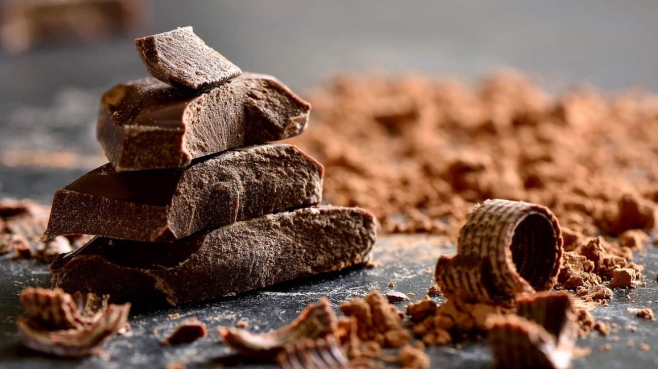 La ANMAT prohibió la venta de un chocolate con almendras y un producto odontológico