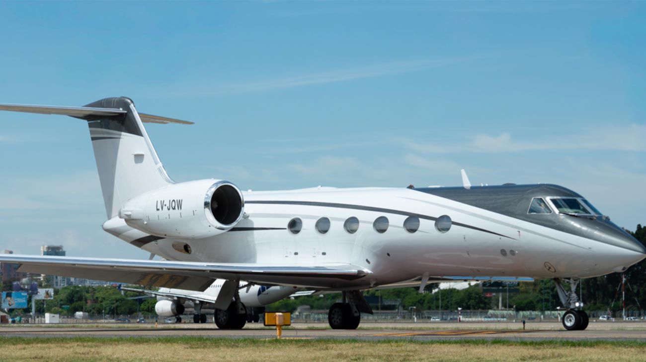 Flávio Bolsonaro, la causa ANDIS y Chiqui Tapia: la historia del avión privado bajo la lupa en Puerto Iguazú