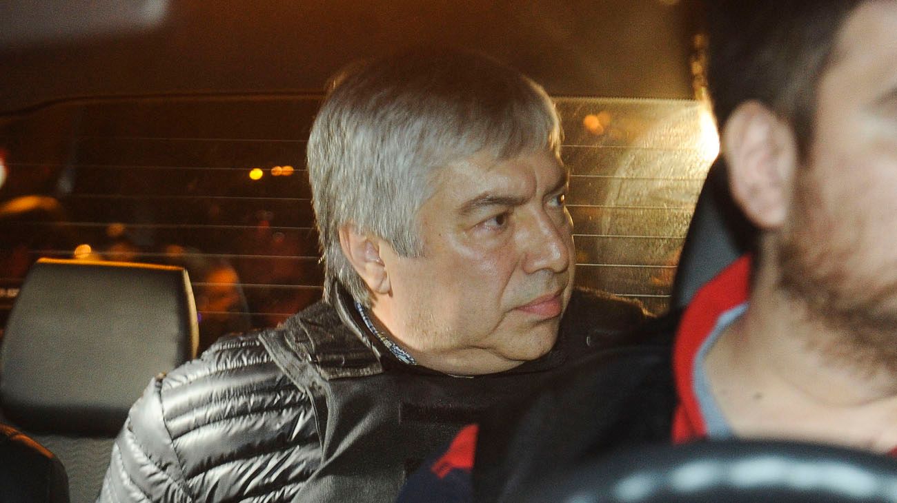 Lázaro Báez se va a su casa sin pagar fianza